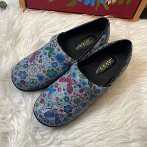 Savvy Women's Floral Slip-On Nursing Shoes Size 9.5 Workwear Casual
